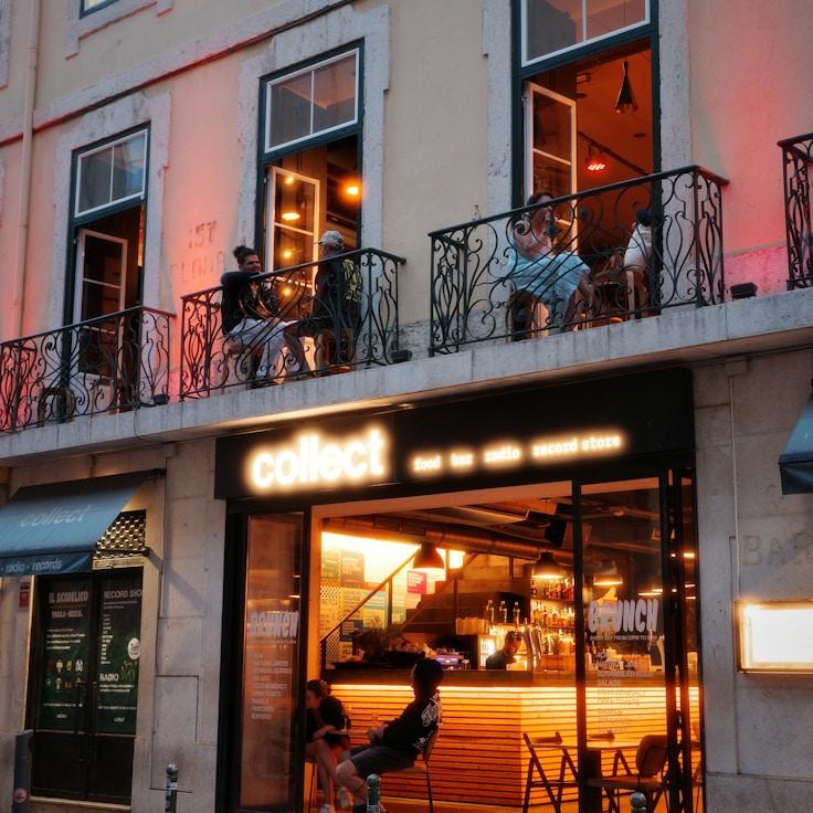 Family terraces and cafés for calm evenings in London